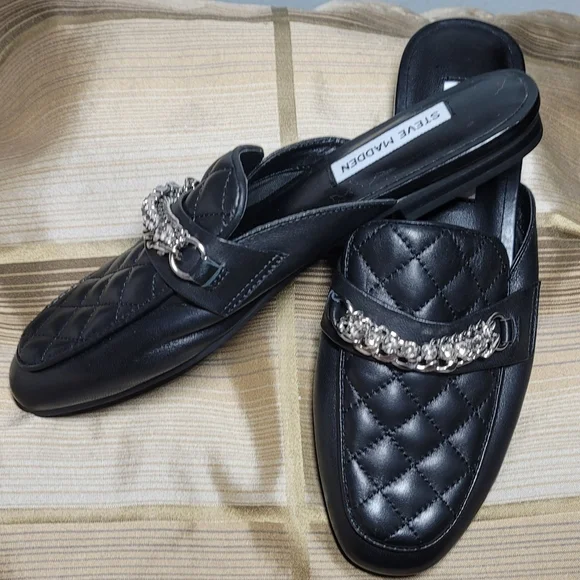Steve Madden Black Quilted Leather Shoes. With Silver Chain With Rhinestones. - Picture 3 of 5